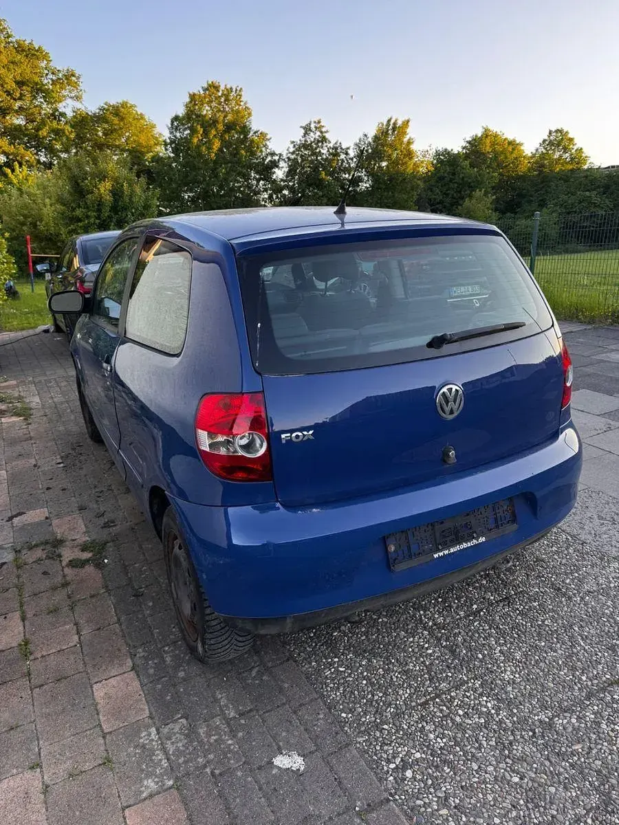 Gebraucht VW Fox 54 PS (39 kW) 2008 Blau Kleinwagen