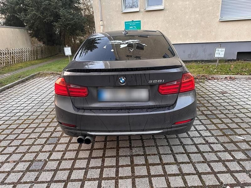 Gebraucht BMW 328 245 PS (180 kW) 2012 Braun Limousine
