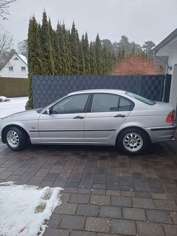 Silber Gebraucht 1998 BMW 318 Limousine | 3.555 € (Fairer Preis) - Bild 1/4