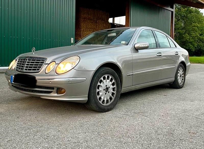 Gebraucht Mercedes E200 163 PS (119 kW) 2005 Silber Limousine