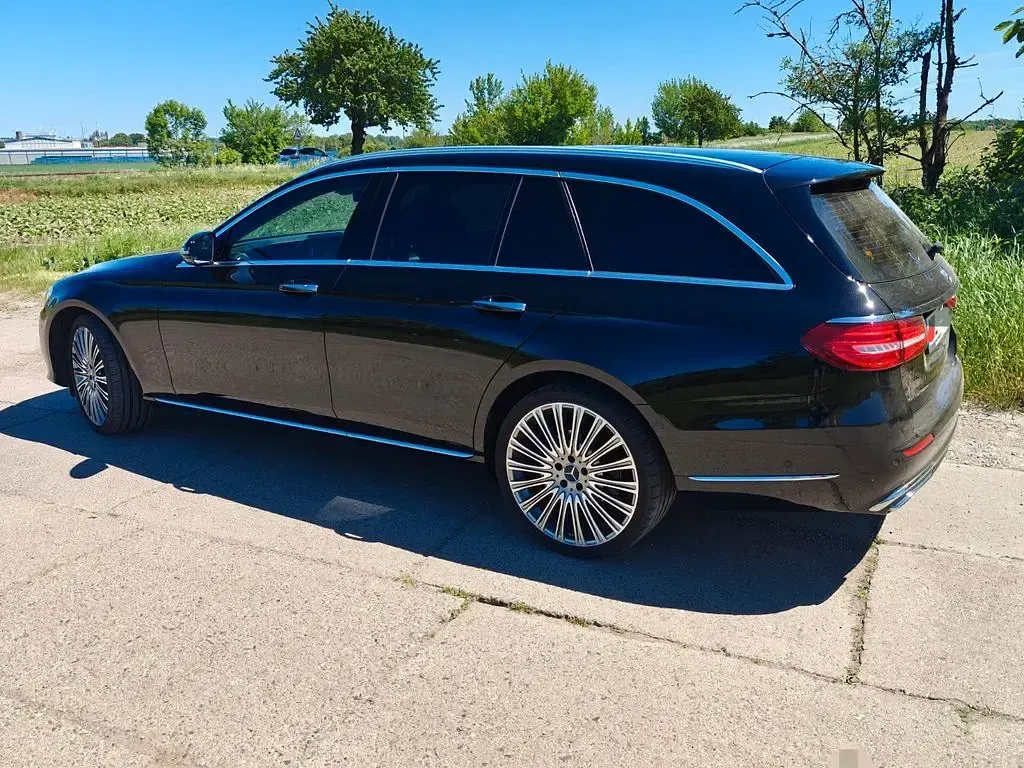 Gebraucht Mercedes E220 194 PS (142 kW) 2019 Schwarz Limousine