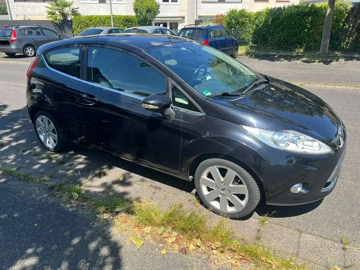 Gebraucht Ford Fiesta Titanium 82 PS (60 kW) 2013 Schwarz Limousine