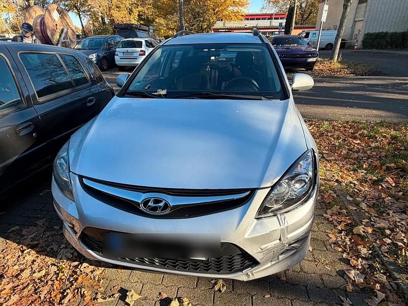 Silber Gebraucht 2011 Hyundai i30 Kombi | 1.200 € (Guter Preis) - Bild 1/4