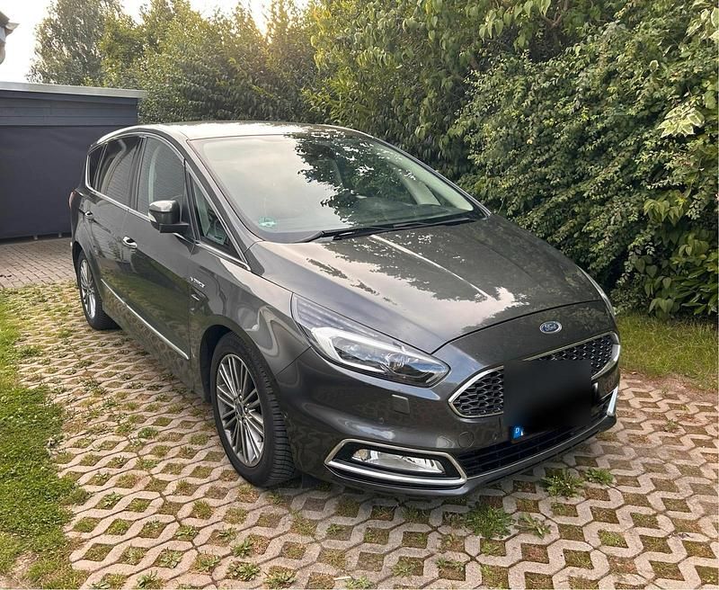 Grau Gebraucht 2017 Ford S-MAX Vignale Van / Kleinbus | 16.490 € (Fairer Preis) - Bild 1/4