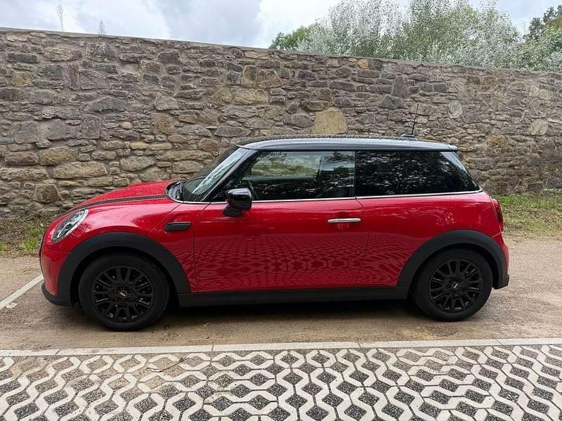 Rot Gebraucht 2022 Mini Cooper Classic Kleinwagen | 23.000 € (Etwas zu teuer) - Bild 1/4