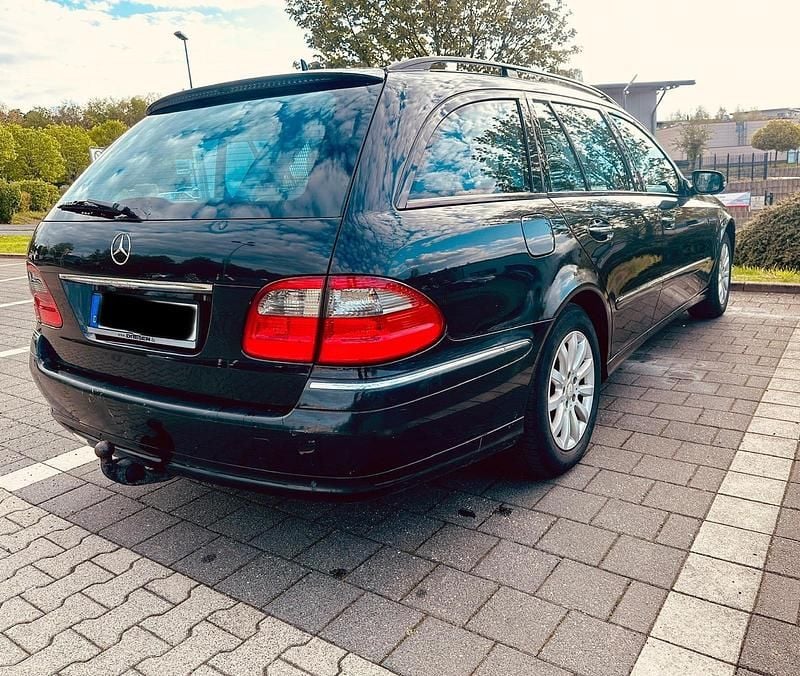 Second-hand Mercedes E220 170 CP (125 kW) 2007 Negru Break