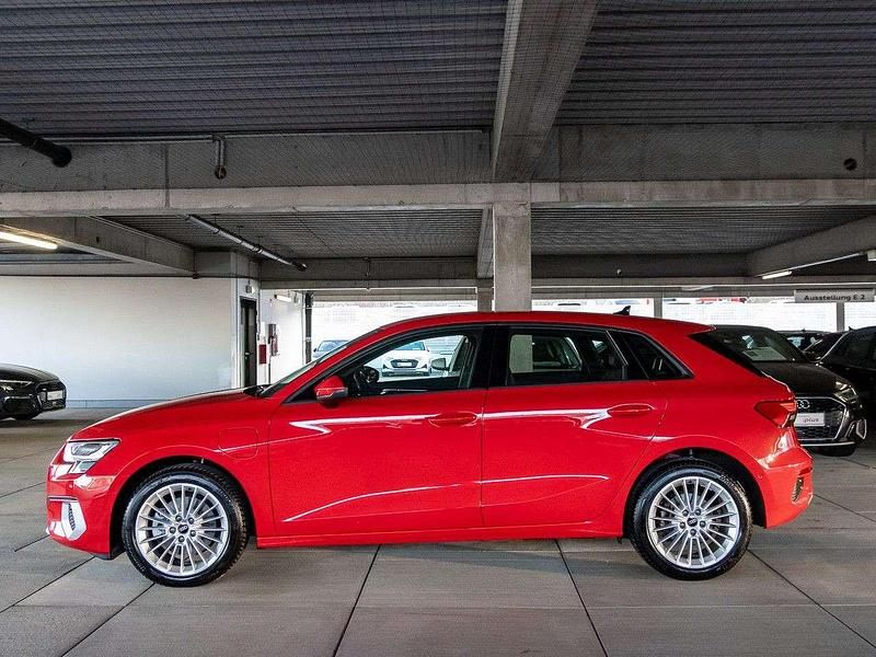 Gebraucht Audi A3 Advanced Plus 204 PS (150 kW) 2022 Rot Limousine