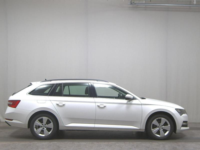 Weiss Gebraucht 2020 Skoda Superb Ambition Kombi | 15.280 € (Guter Preis) - Bild 1/4