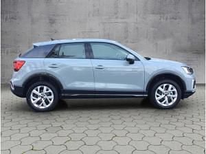Neu Audi Q2 Advanced Plus 150 PS (110 kW) 2026 Grau (grau (pfeilgrau perleffekt)) SUV