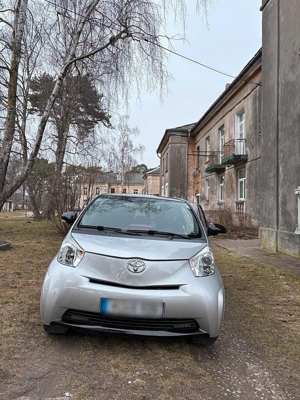 Gebraucht Toyota iQ 98 PS (72 kW) 2012 Silber Kleinwagen