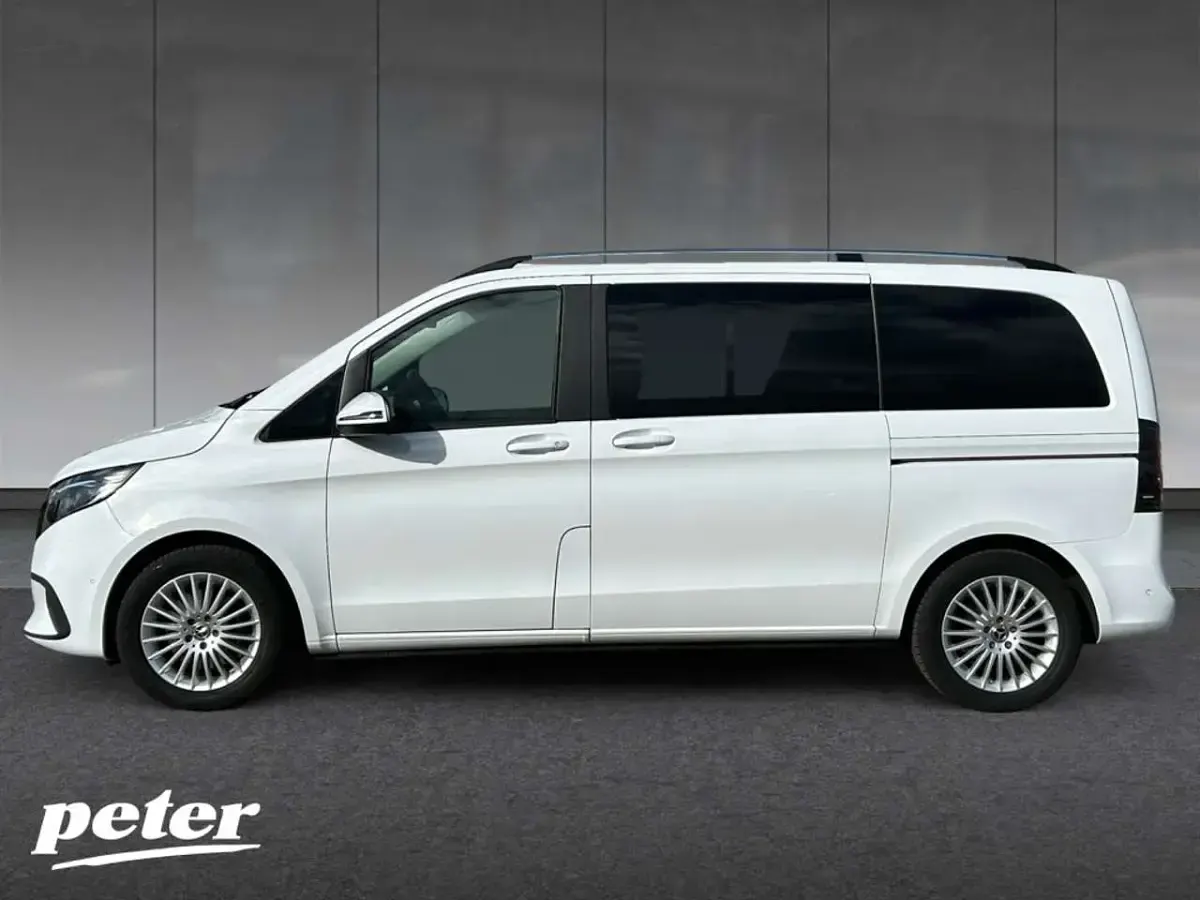 Gebraucht Mercedes V220 Style 163 PS (119 kW) 2025 Weiss Van / Kleinbus