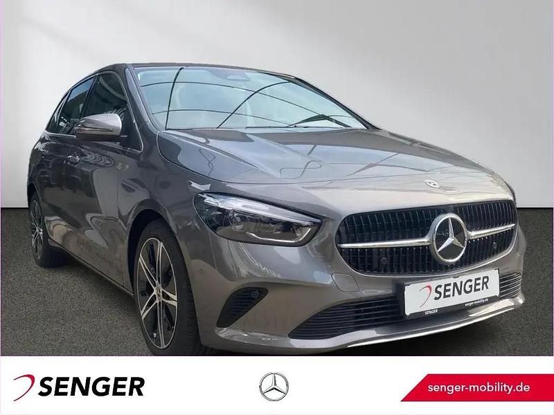 Gebraucht Mercedes B200 Progressive 163 PS (119 kW) 2025 Weiß Van / Kleinbus