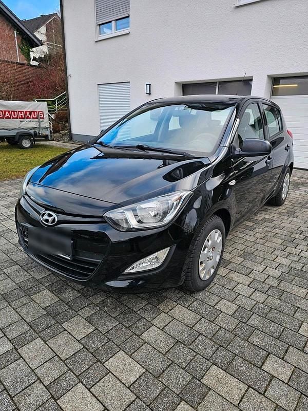 Gebraucht Hyundai i20 75 PS (55 kW) 2013 Schwarz Kleinwagen