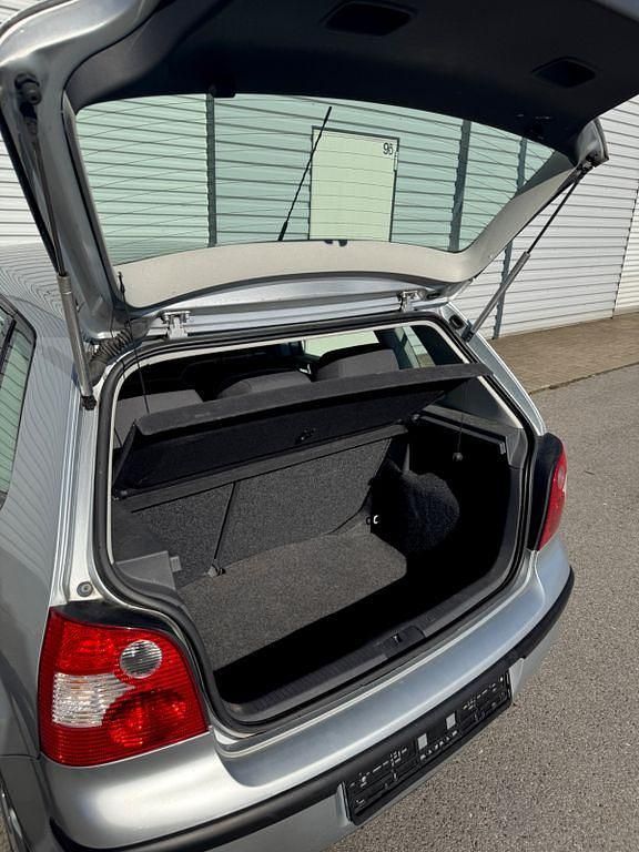 Gebraucht VW Polo Comfortline 64 PS (47 kW) 2002 Silber Limousine