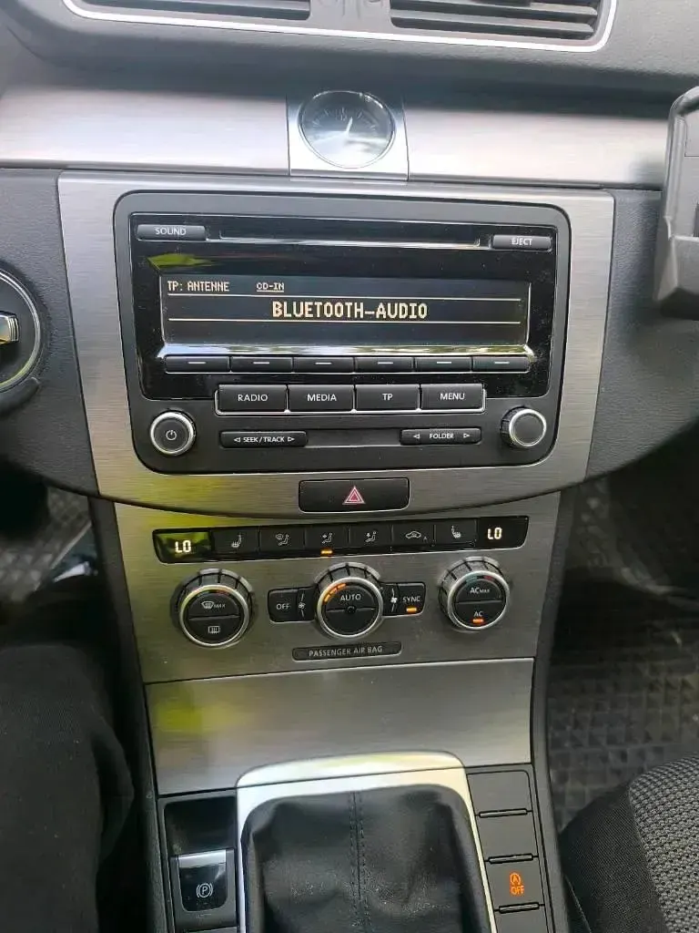 Gebraucht VW Passat 140 PS (102 kW) 2012 Blau Kombi