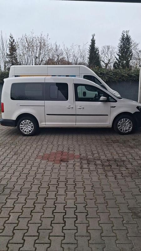 Weiß Gebraucht 2016 VW Caddy Maxi Van / Kleinbus | 7.500 € - Bild 1/4