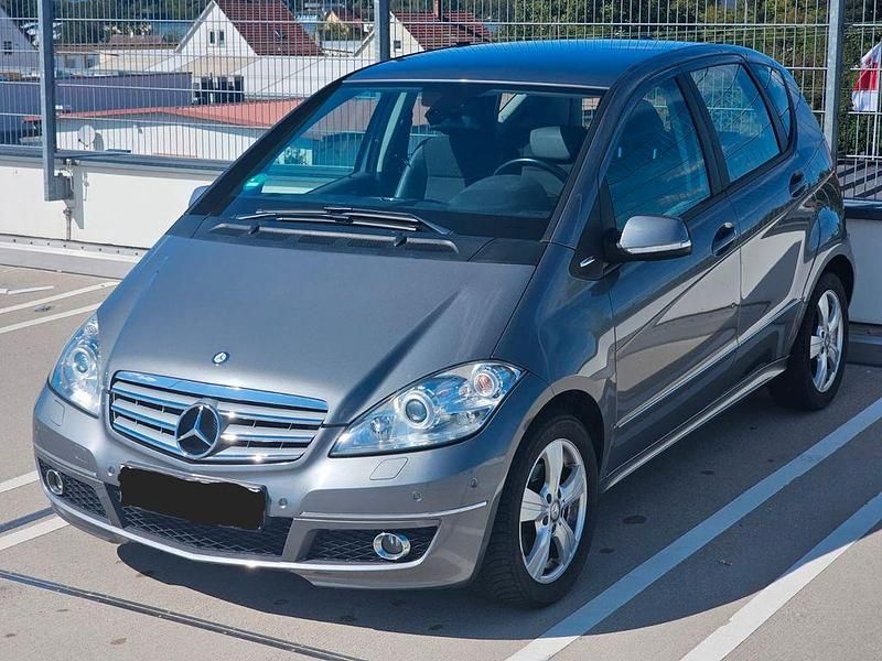 Gebraucht Mercedes A180 Avantgarde 109 PS (80 kW) 2011 Grau Van / Kleinbus