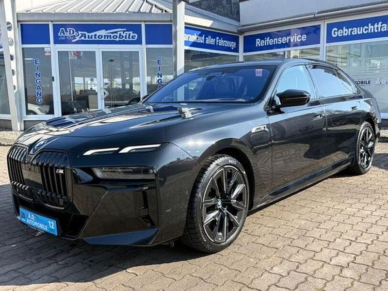 Gebraucht BMW M760e Performance 571 PS (419 kW) 2023 Schwarz Limousine