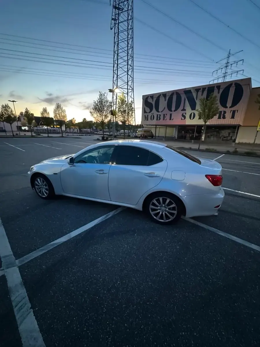 Begagnad Lexus IS250 208 HK (152 kW) 2006 Vit Sedan