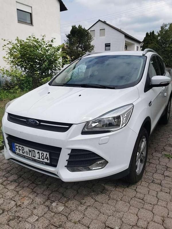 Weiß Gebraucht 2016 Ford Kuga SYNC Edition SUV | 10.500 € (Guter Preis) - Bild 1/4