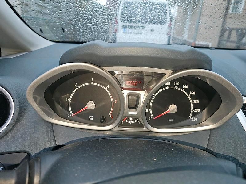 Gebraucht Ford Fiesta 95 PS (69 kW) 2010 Grün Kleinwagen