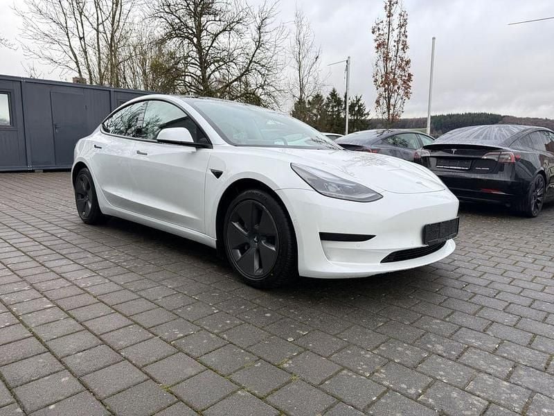 Gebraucht Tesla Model 3 Standard Range Plus 208 kW (283 PS) 2021 Weiß Limousine