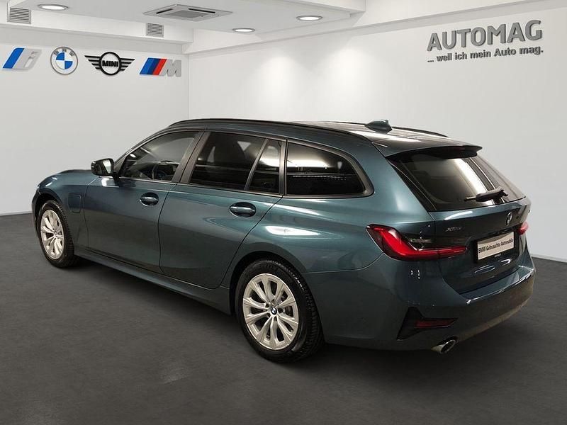 Używany BMW 330e 184 KM (135 kW) 2021 Niebieski Kombi