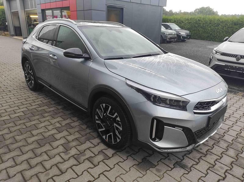 Neu Kia XCeed 179 PS (131 kW) 2025 Lunar silber SUV