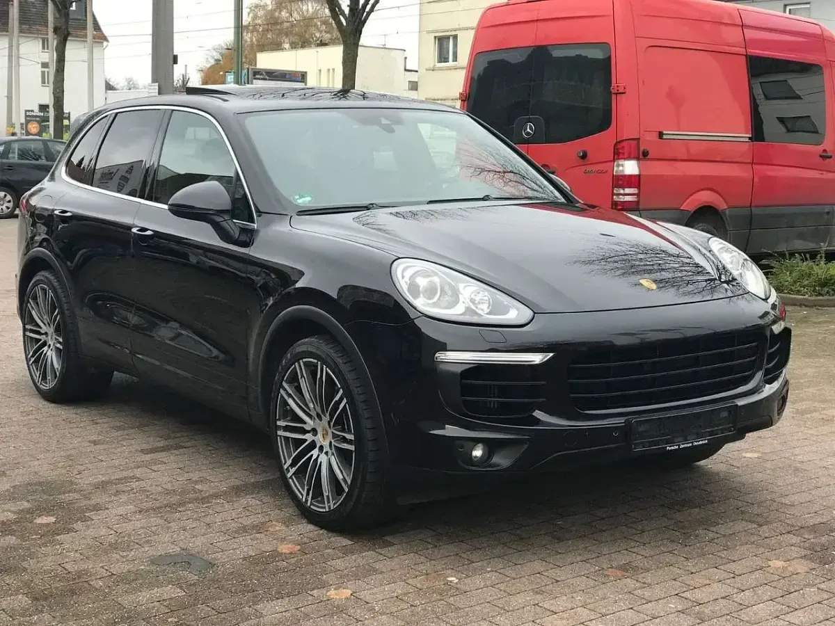 Gebraucht Porsche Cayenne Turbo 262 PS (192 kW) 2015 Tiefschwarz SUV