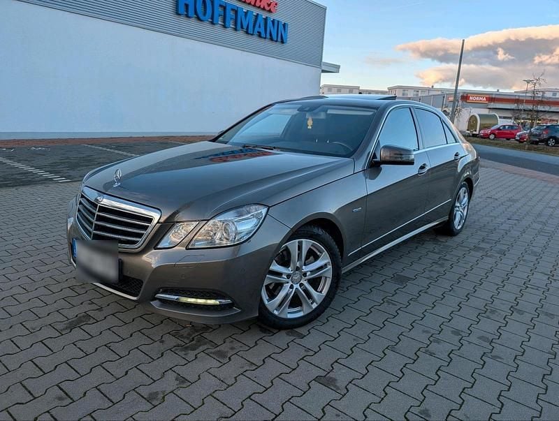 Gebraucht Mercedes E200 Avantgarde 136 PS (100 kW) 2011 Braun Limousine