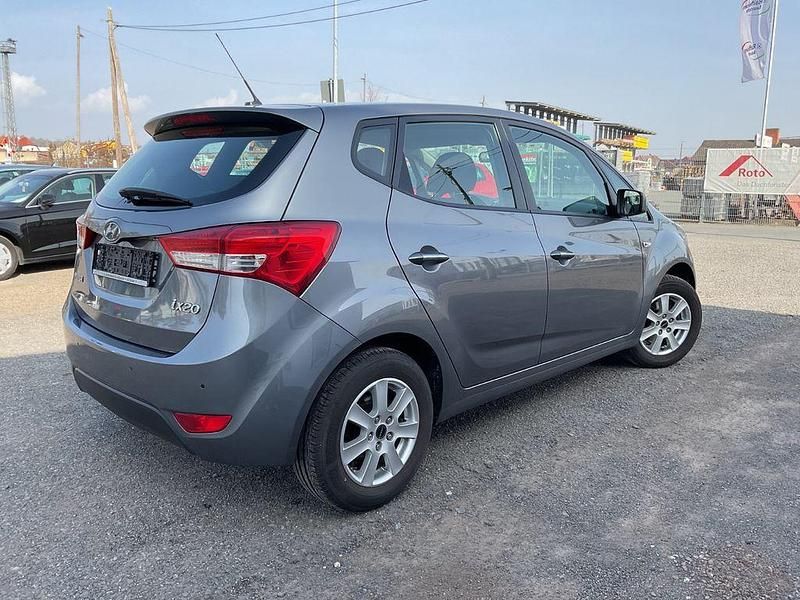 Gebraucht Hyundai ix20 Edition 90 PS (66 kW) 2013 Grau Kleinwagen
