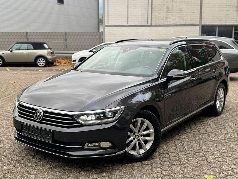 Grau Gebraucht 2018 VW Passat Kombi | 15.800 € (Guter Preis) - Bild 1/4
