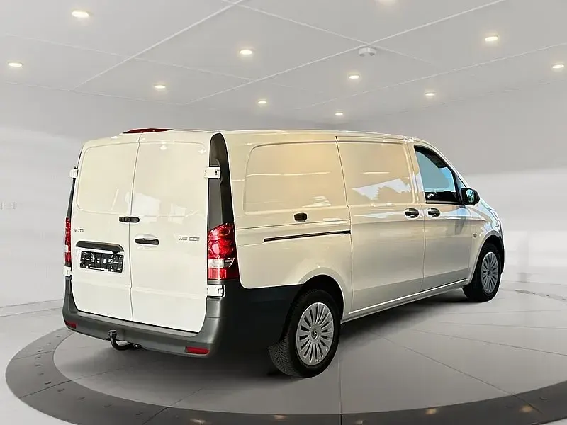 Gebraucht Mercedes Vito 163 PS (119 kW) 2025 Arktikweiss Van