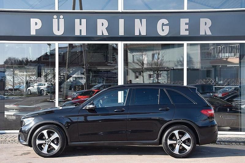 Schwarz Gebraucht 2018 Mercedes GLC220 SUV | 22.900 € (Fairer Preis) - Bild 1/4