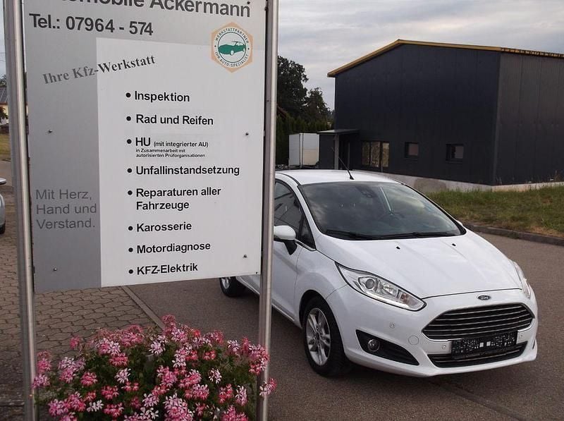 Weiß Gebraucht 2015 Ford Fiesta Titanium Kleinwagen | 3.900 € (Superpreis) - Bild 1/4