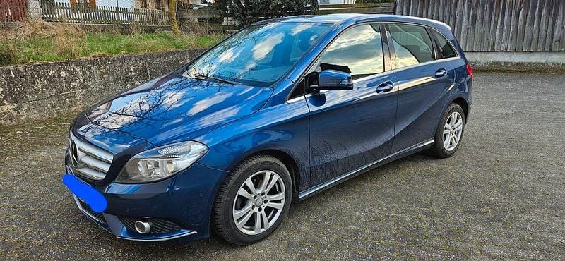 Gebraucht Mercedes B180 122 PS (89 kW) 2013 Blau Van / Kleinbus