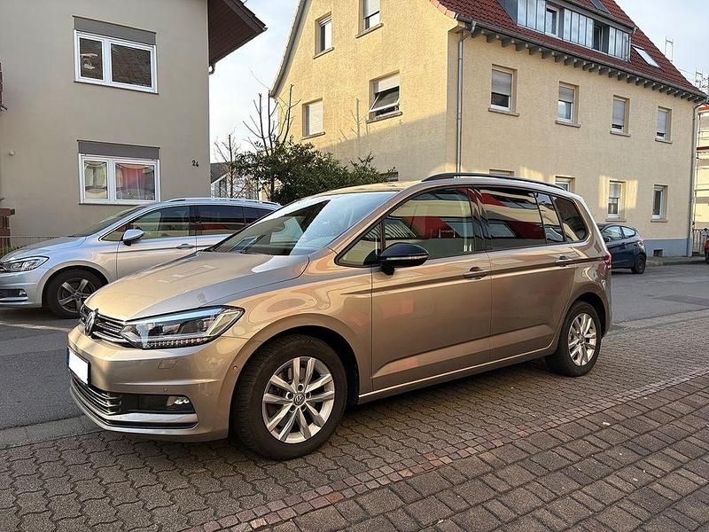 Gebraucht VW Touran Highline 190 PS (139 kW) 2017 Gold Van / Kleinbus