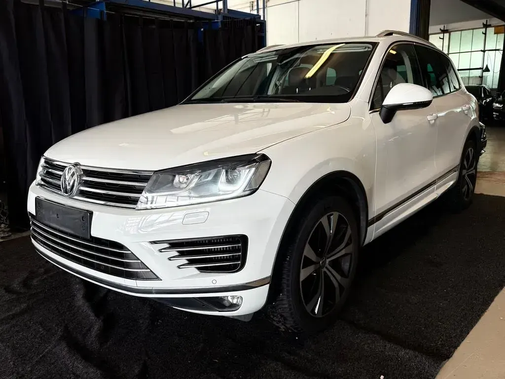Gebraucht VW Touareg Edition 262 PS (192 kW) 2017 Weiß SUV