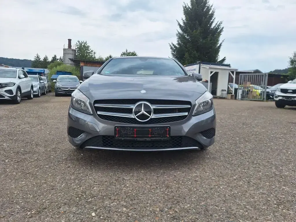 Gebraucht Mercedes A180 122 PS (89 kW) 2012 Grau Kleinwagen