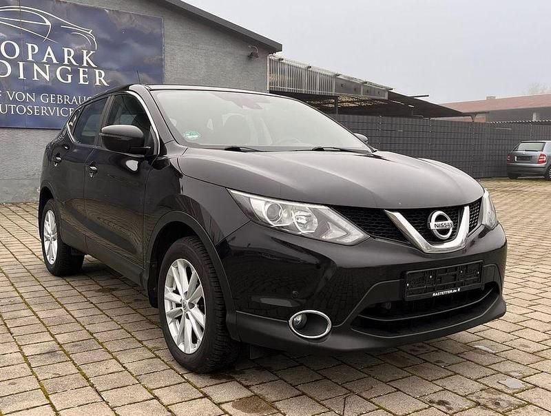 Gebraucht Nissan Qashqai Acenta 116 PS (85 kW) 2017 Schwarz SUV