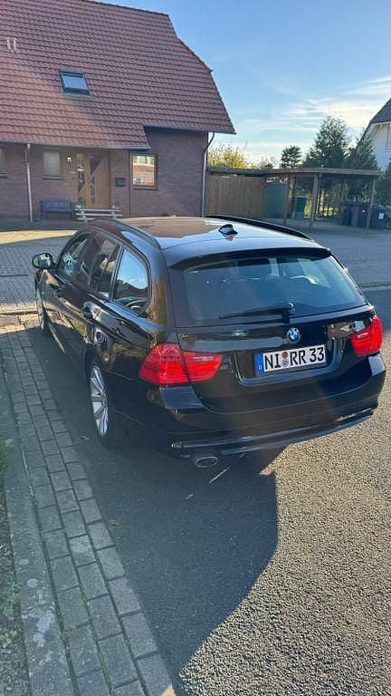 Gebraucht BMW 320 Performance 184 PS (135 kW) 2011 Schwarz Kombi