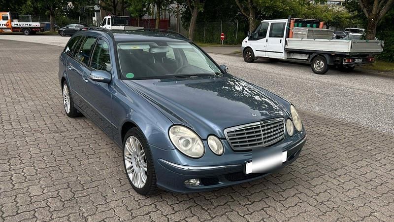Gebraucht Mercedes E240 Elegance 177 PS (130 kW) 2003 Blau Kombi