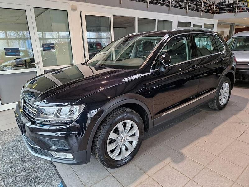 Schwarz Gebraucht 2016 VW Tiguan Highline SUV | 24.890 € (Fairer Preis) - Bild 1/4
