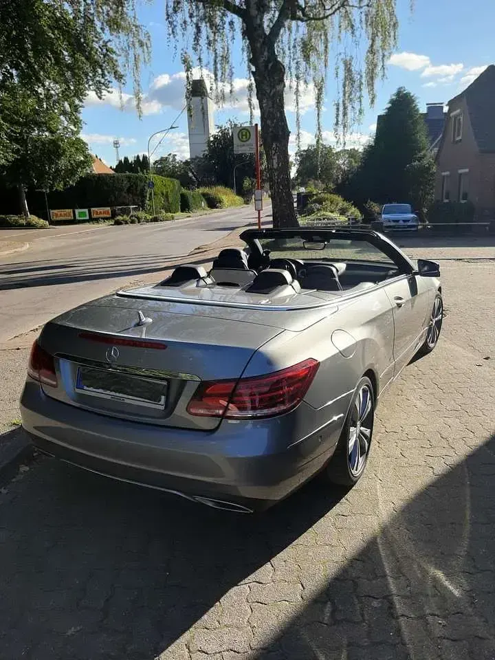 Gebraucht Mercedes E220 AMG line 170 PS (125 kW) 2015 Silber Cabrio
