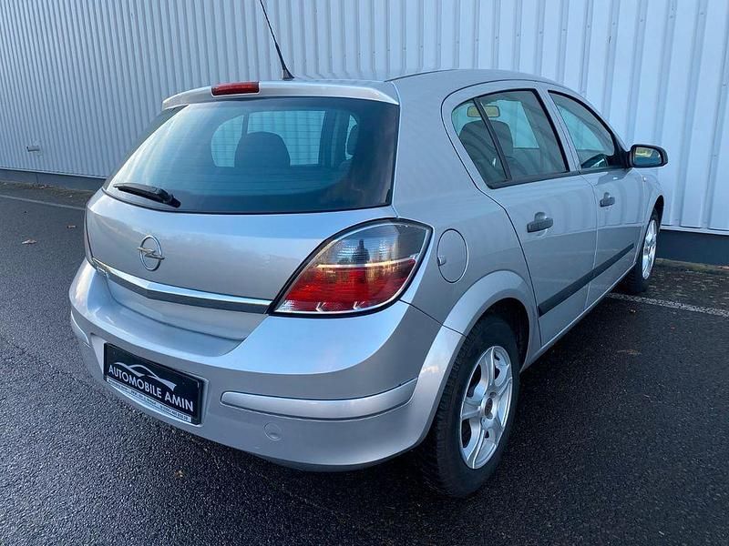 Gebraucht Opel Astra 116 PS (85 kW) 2009 Silber Limousine