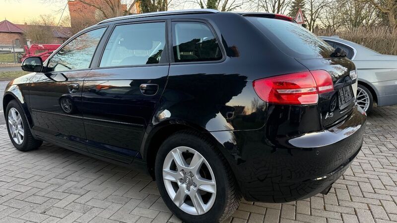 Gebraucht Audi A3 Ambiente 102 PS (75 kW) 2010 Schwarz metallic Limousine