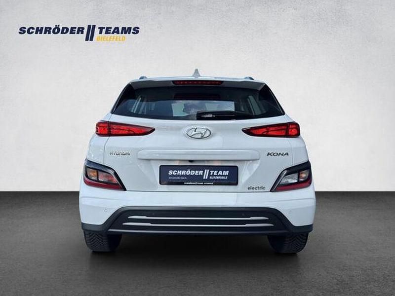 Gebraucht Hyundai Kona Select 100 kW (136 PS) 2023 Weiß SUV
