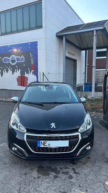 Schwarz Gebraucht 2017 Peugeot 208 Kleinwagen | 9.600 € (Fairer Preis) - Bild 1/4