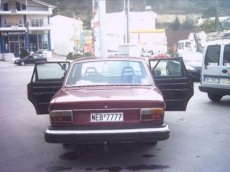 Gebraucht Volvo 244 122 PS (89 kW) 1977 Rot Limousine