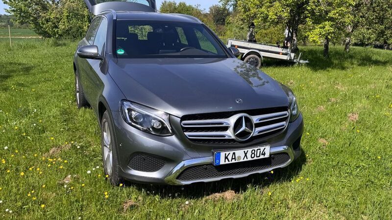 Grau Gebraucht 2017 Mercedes GLC250 SUV | 25.100 € (Superpreis) - Bild 1/4